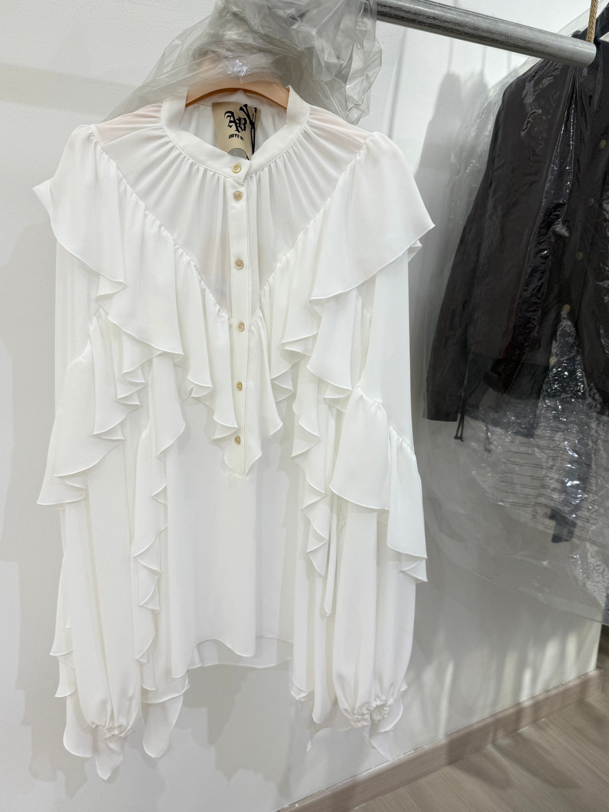 Camicia bianca a balze in georgette Made in Italy
