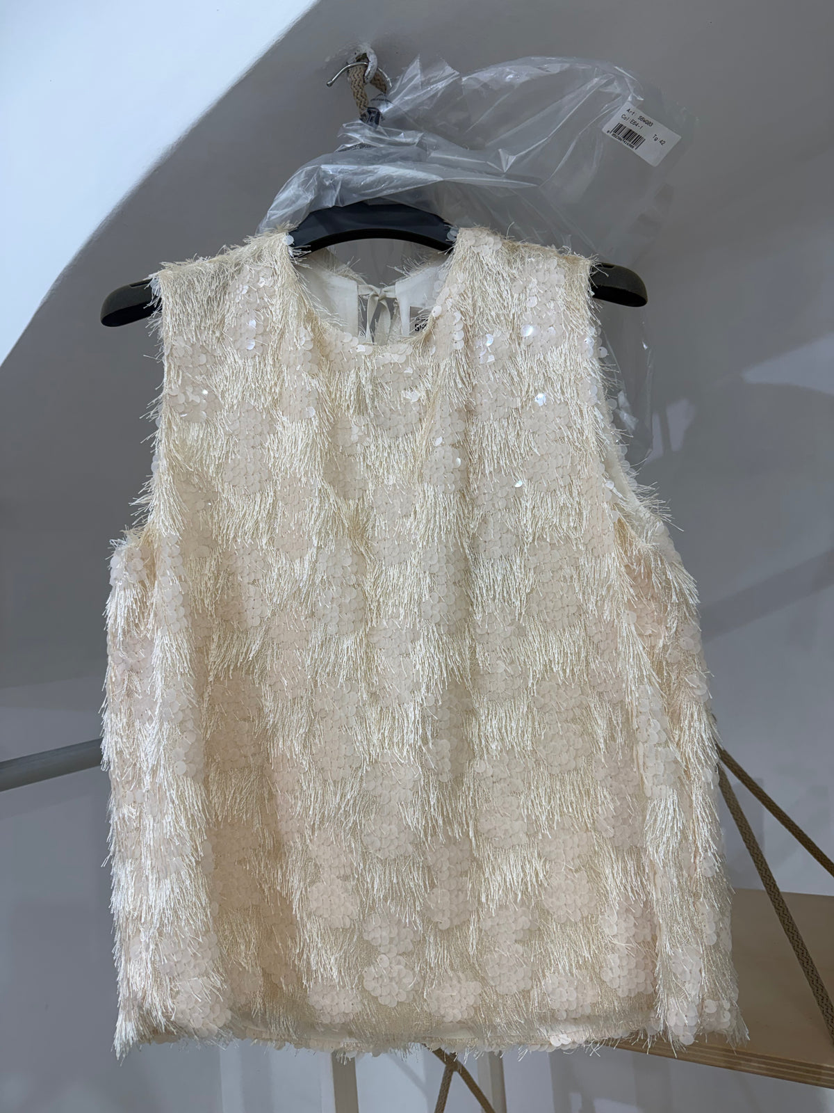 Top smanicato panna effetto mohair con paillettes Made in Italy