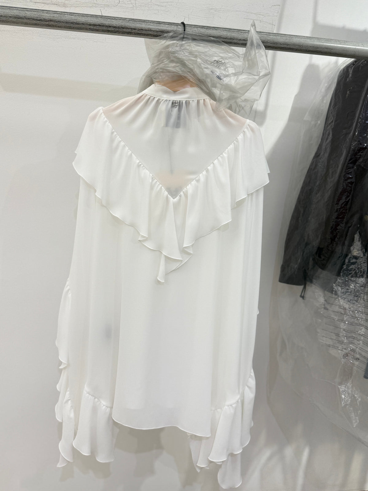 Camicia bianca a balze in georgette Made in Italy