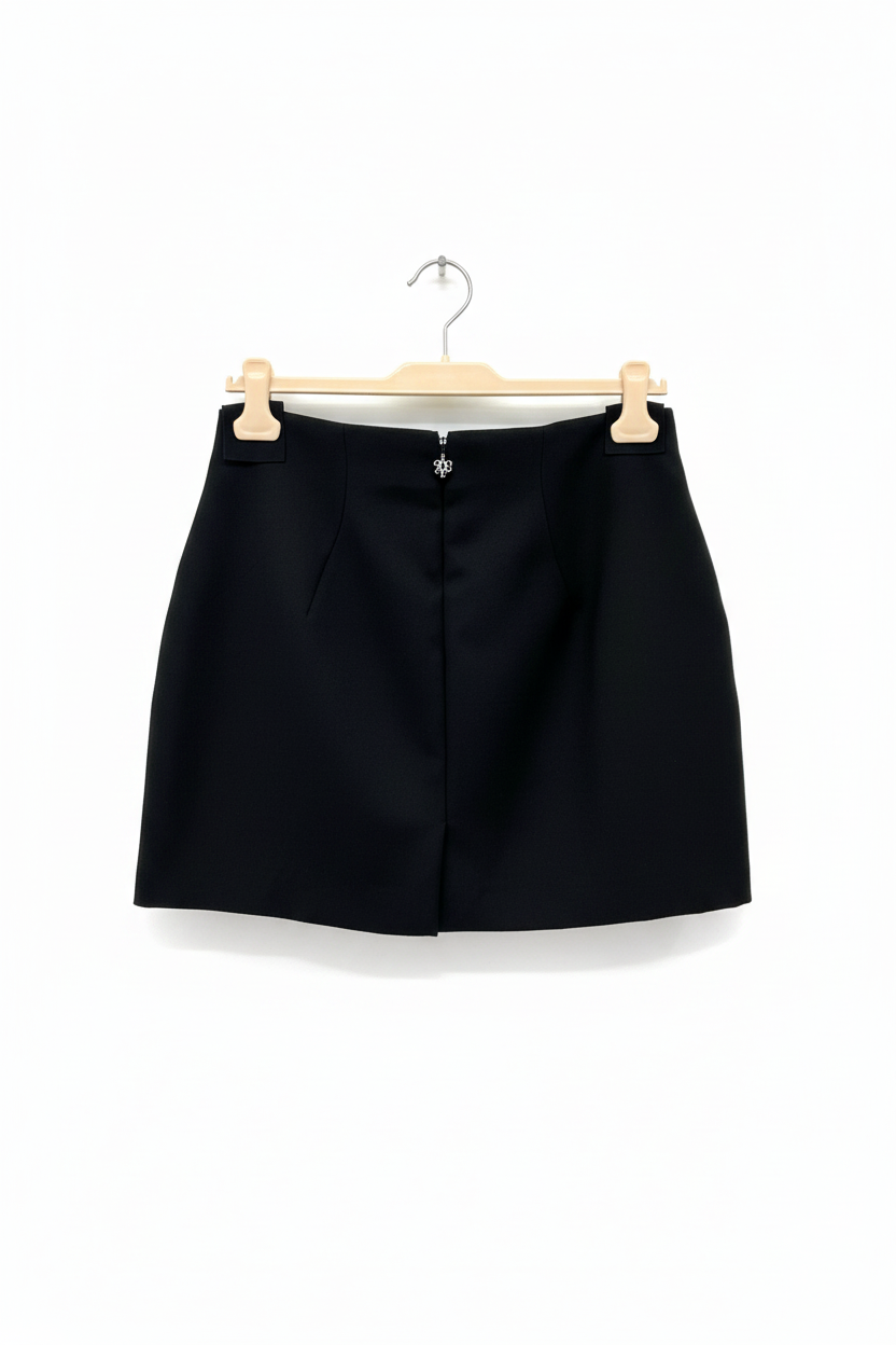 Minigonna nera a trapezio con zip frontale Made in Italy